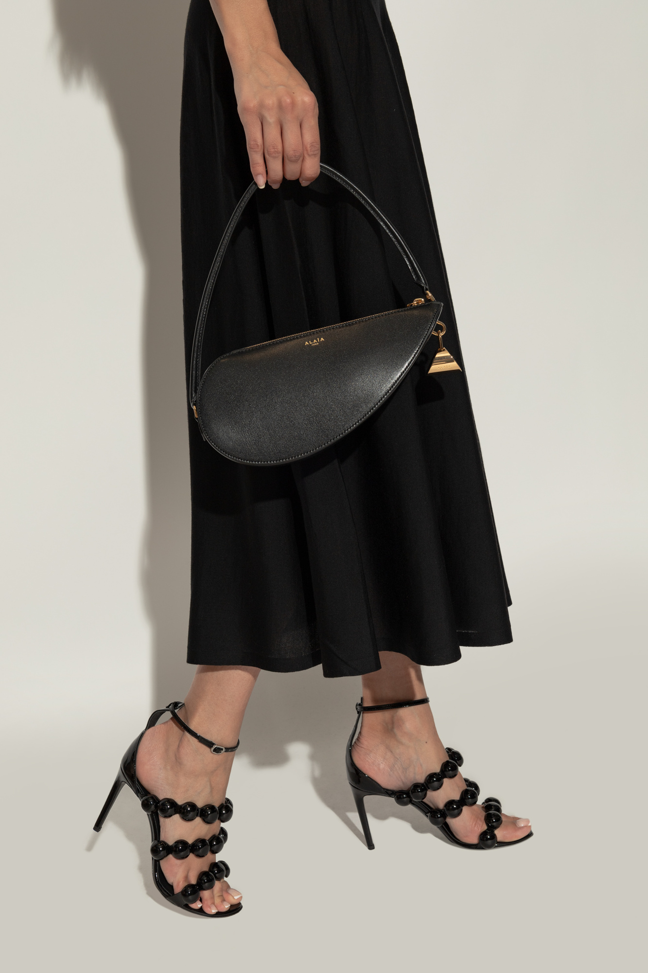 SALE【Alaia】ル デミクール バッグ ALAÏA ONE PIECE DEMI LUNE BAG IN FISHNET PYRAMIDS |ALAÏA US